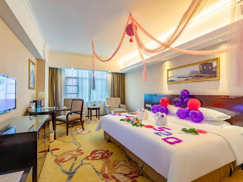 Vienna Hotel Baoan Liutang Xin'an  エクステリア 写真