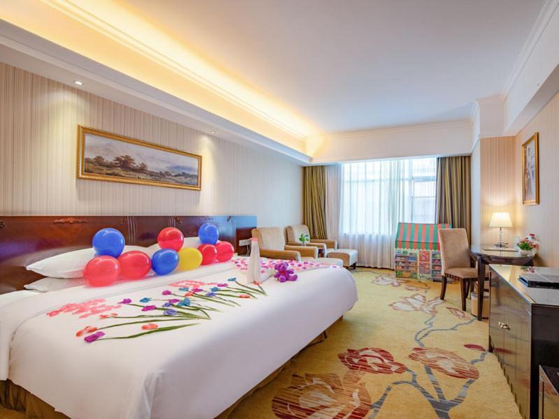 Vienna Hotel Baoan Liutang Xin'an  エクステリア 写真